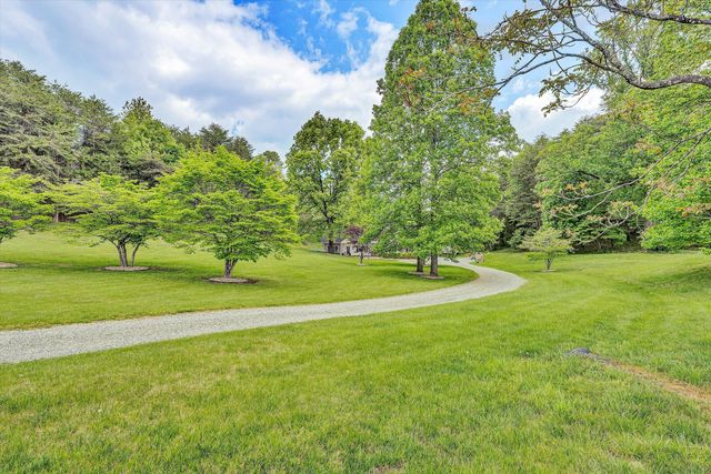 120 Stonelea DR, Troutville, VA 24175