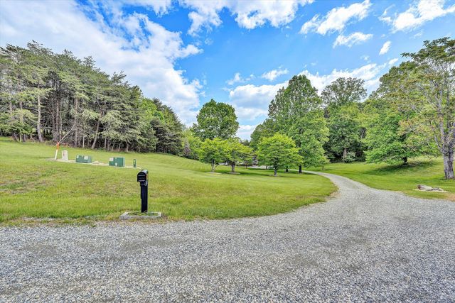 120 Stonelea DR, Troutville, VA 24175