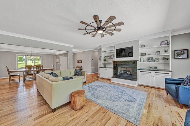 120 Stonelea DR, Troutville, VA 24175
