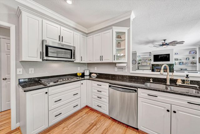 120 Stonelea DR, Troutville, VA 24175