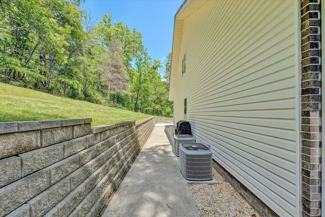 120 Stonelea DR, Troutville, VA 24175