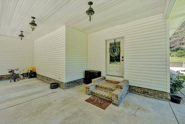 120 Stonelea DR, Troutville, VA 24175
