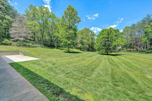120 Stonelea DR, Troutville, VA 24175