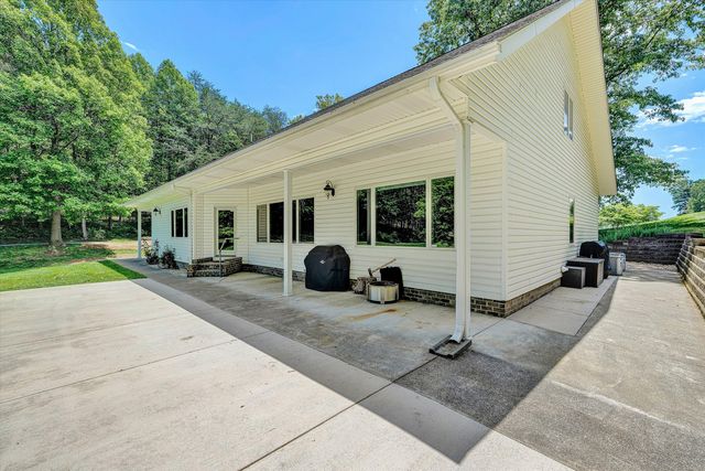 120 Stonelea DR, Troutville, VA 24175