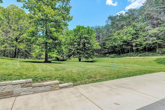 120 Stonelea DR, Troutville, VA 24175