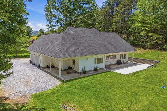 120 Stonelea DR, Troutville, VA 24175
