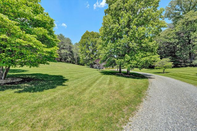 120 Stonelea DR, Troutville, VA 24175