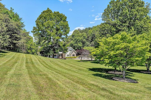 120 Stonelea DR, Troutville, VA 24175