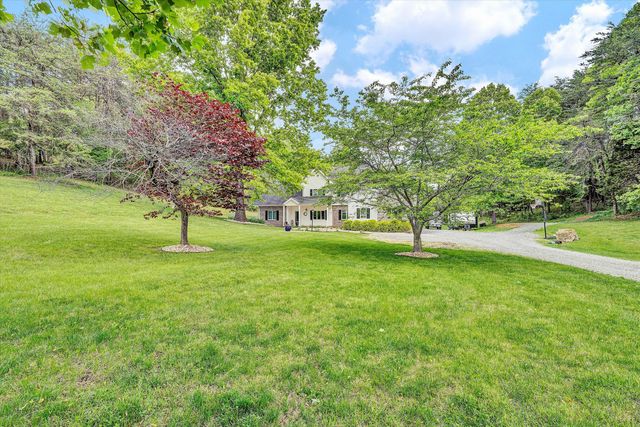 120 Stonelea DR, Troutville, VA 24175
