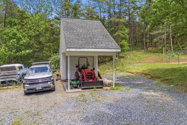 120 Stonelea DR, Troutville, VA 24175