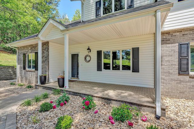 120 Stonelea DR, Troutville, VA 24175