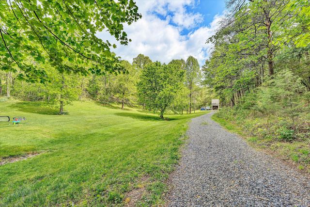 120 Stonelea DR, Troutville, VA 24175