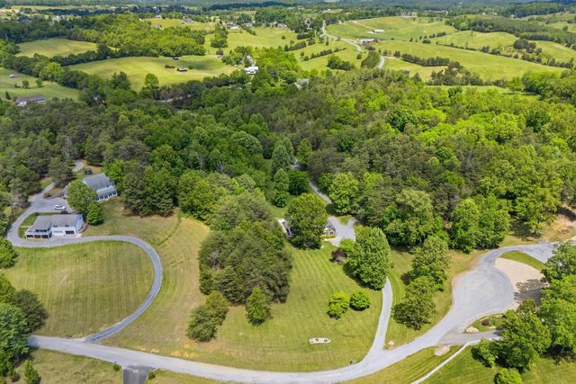 120 Stonelea DR, Troutville, VA 24175