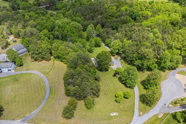 120 Stonelea DR, Troutville, VA 24175