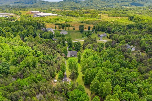 120 Stonelea DR, Troutville, VA 24175