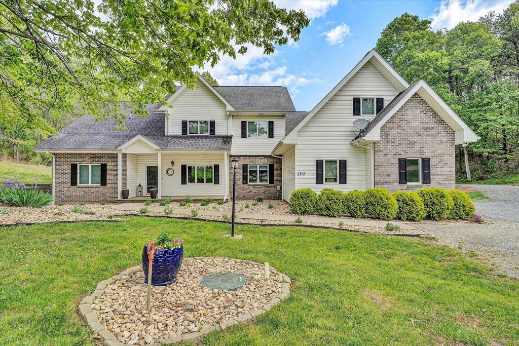 120 Stonelea DR, Troutville, VA 24175