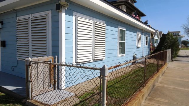 2224 30th Street, Galveston, TX 77550