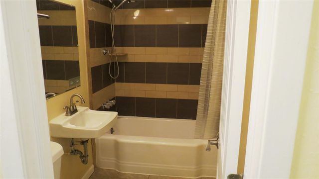 2224 30th Street, Galveston, TX 77550