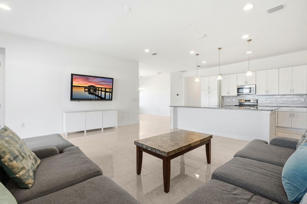 Image 15 of property listing at 6200 W FALLSGROVE LANE, Port Orange, FL 32128