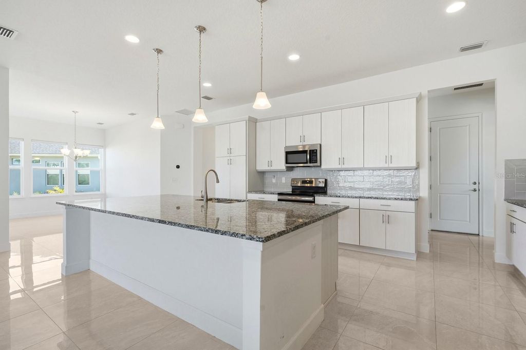 Image 17 of property listing at 6200 W FALLSGROVE LANE, Port Orange, FL 32128