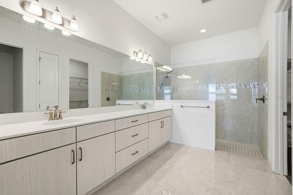 Image 28 of property listing at 6200 W FALLSGROVE LANE, Port Orange, FL 32128