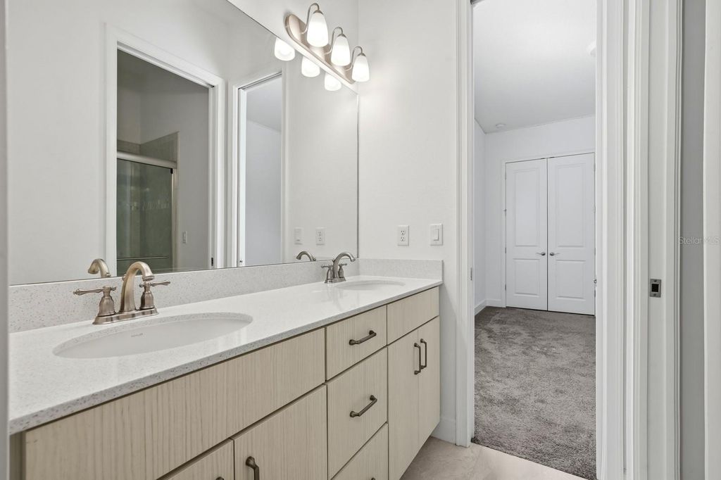 Image 39 of property listing at 6200 W FALLSGROVE LANE, Port Orange, FL 32128