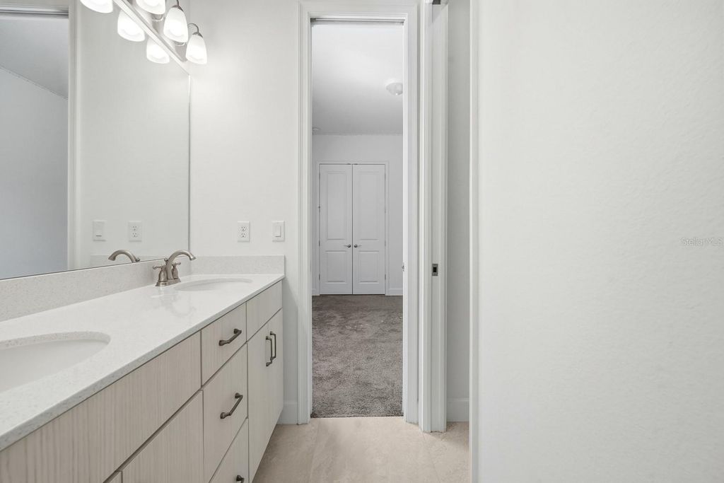 Image 40 of property listing at 6200 W FALLSGROVE LANE, Port Orange, FL 32128