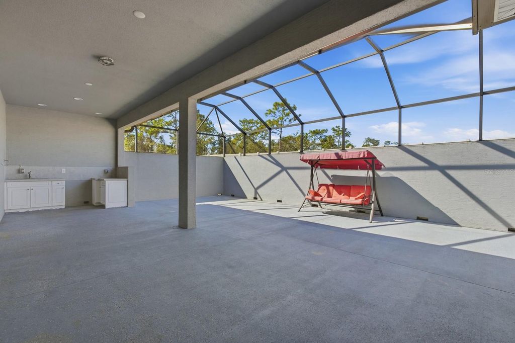 Image 47 of property listing at 6200 W FALLSGROVE LANE, Port Orange, FL 32128