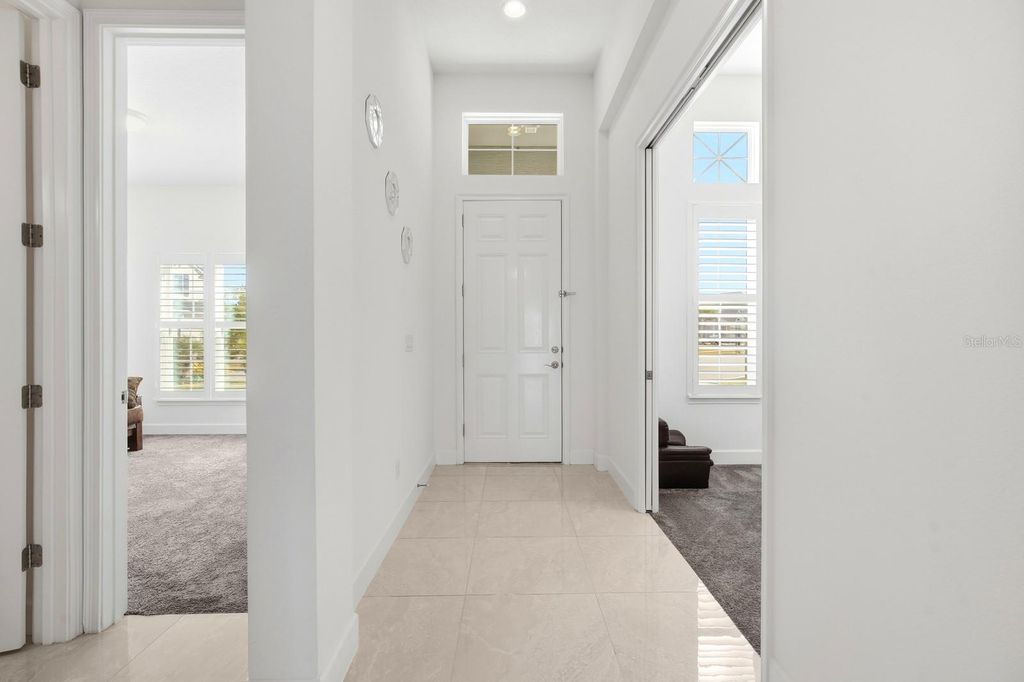 Image 9 of property listing at 6200 W FALLSGROVE LANE, Port Orange, FL 32128