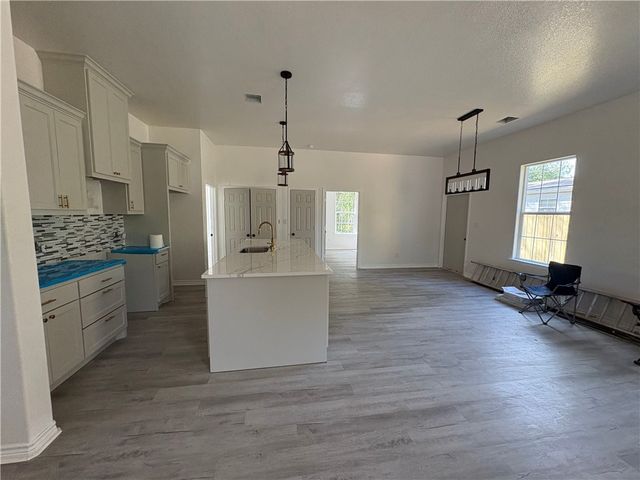 2405 Southside Drive, Bryan, TX 77803