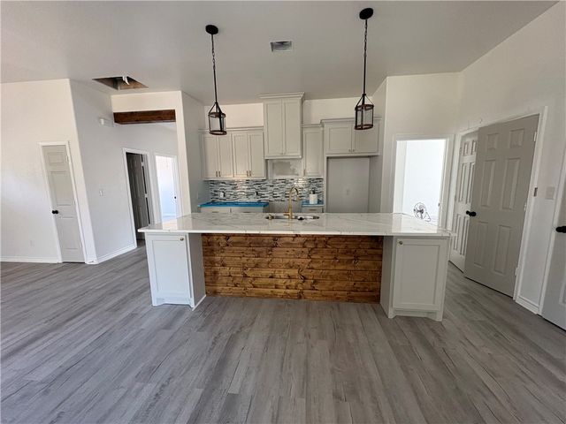 2405 Southside Drive, Bryan, TX 77803