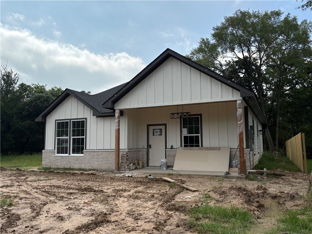 2405 Southside Drive, Bryan, TX 77803