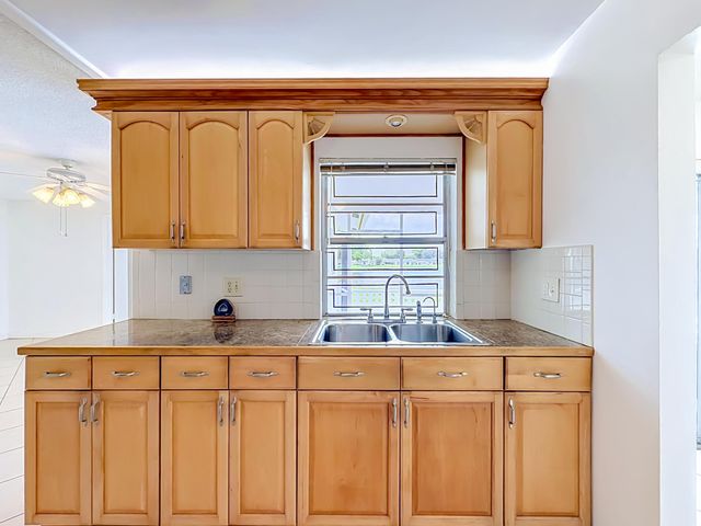 8504 NW 14th Street, Plantation, FL 33322