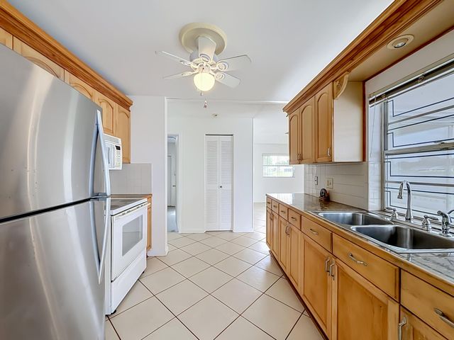 8504 NW 14th Street, Plantation, FL 33322
