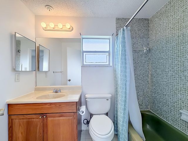 8504 NW 14th Street, Plantation, FL 33322