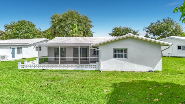 8504 NW 14th Street, Plantation, FL 33322