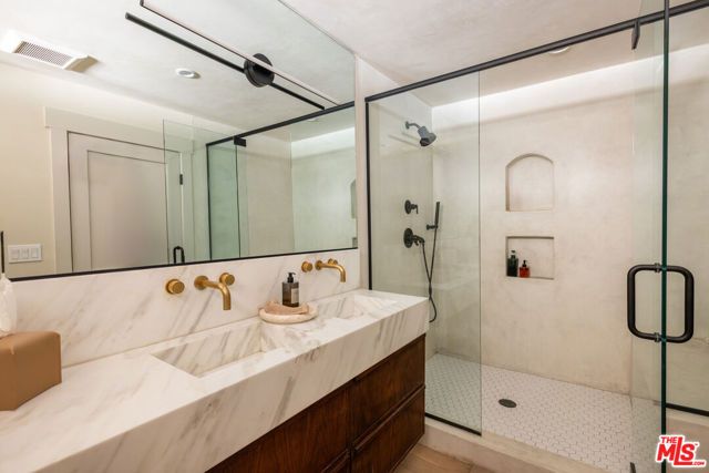 1715 S Kingsley Drive, Los Angeles, CA 90006