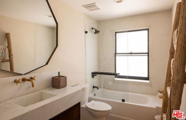 1715 S Kingsley Drive, Los Angeles, CA 90006