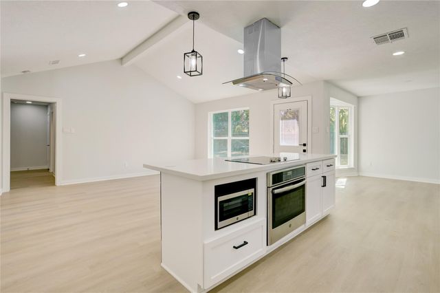 6015 Spellman Road, Houston, TX 77096