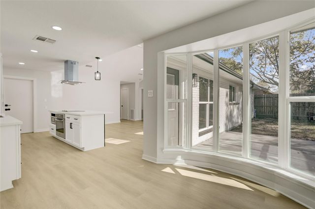 6015 Spellman Road, Houston, TX 77096