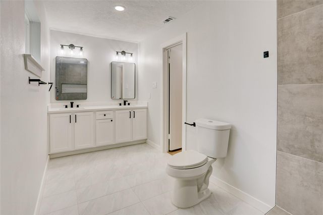 6015 Spellman Road, Houston, TX 77096