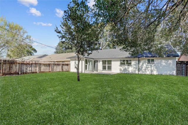 6015 Spellman Road, Houston, TX 77096