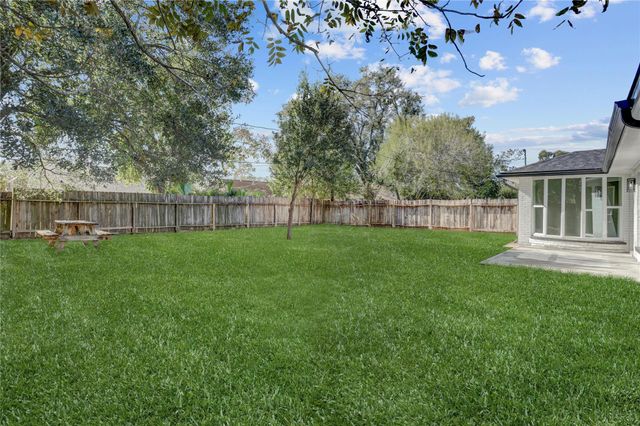 6015 Spellman Road, Houston, TX 77096