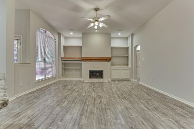 51 S Crossed Birch Place, The Woodlands, TX 77381