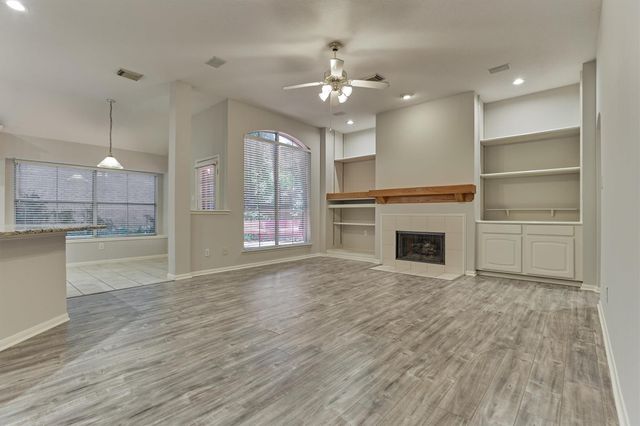 51 S Crossed Birch Place, The Woodlands, TX 77381