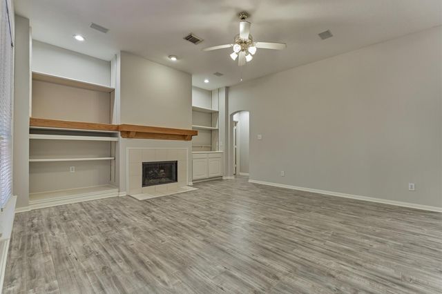 51 S Crossed Birch Place, The Woodlands, TX 77381