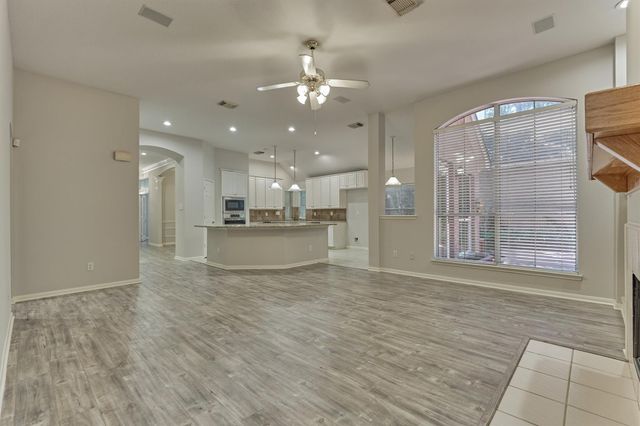 51 S Crossed Birch Place, The Woodlands, TX 77381