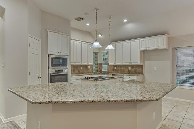 51 S Crossed Birch Place, The Woodlands, TX 77381