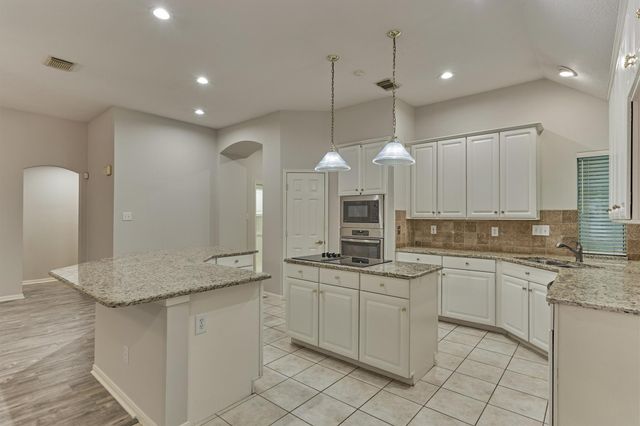 51 S Crossed Birch Place, The Woodlands, TX 77381
