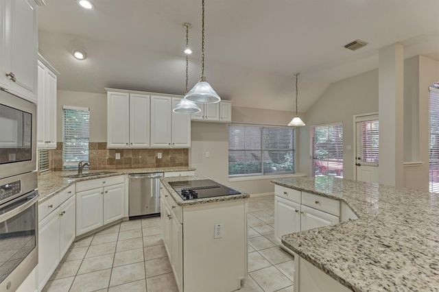 51 S Crossed Birch Place, The Woodlands, TX 77381